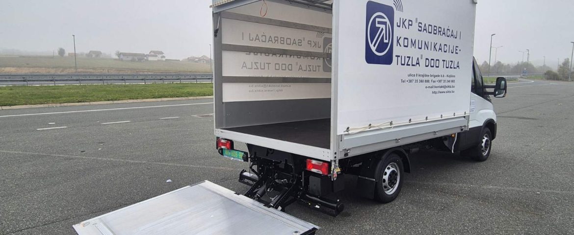 Isporuka Palfinger utovarne rampe C 750 L sa PK modularnim tovarnim sandukom